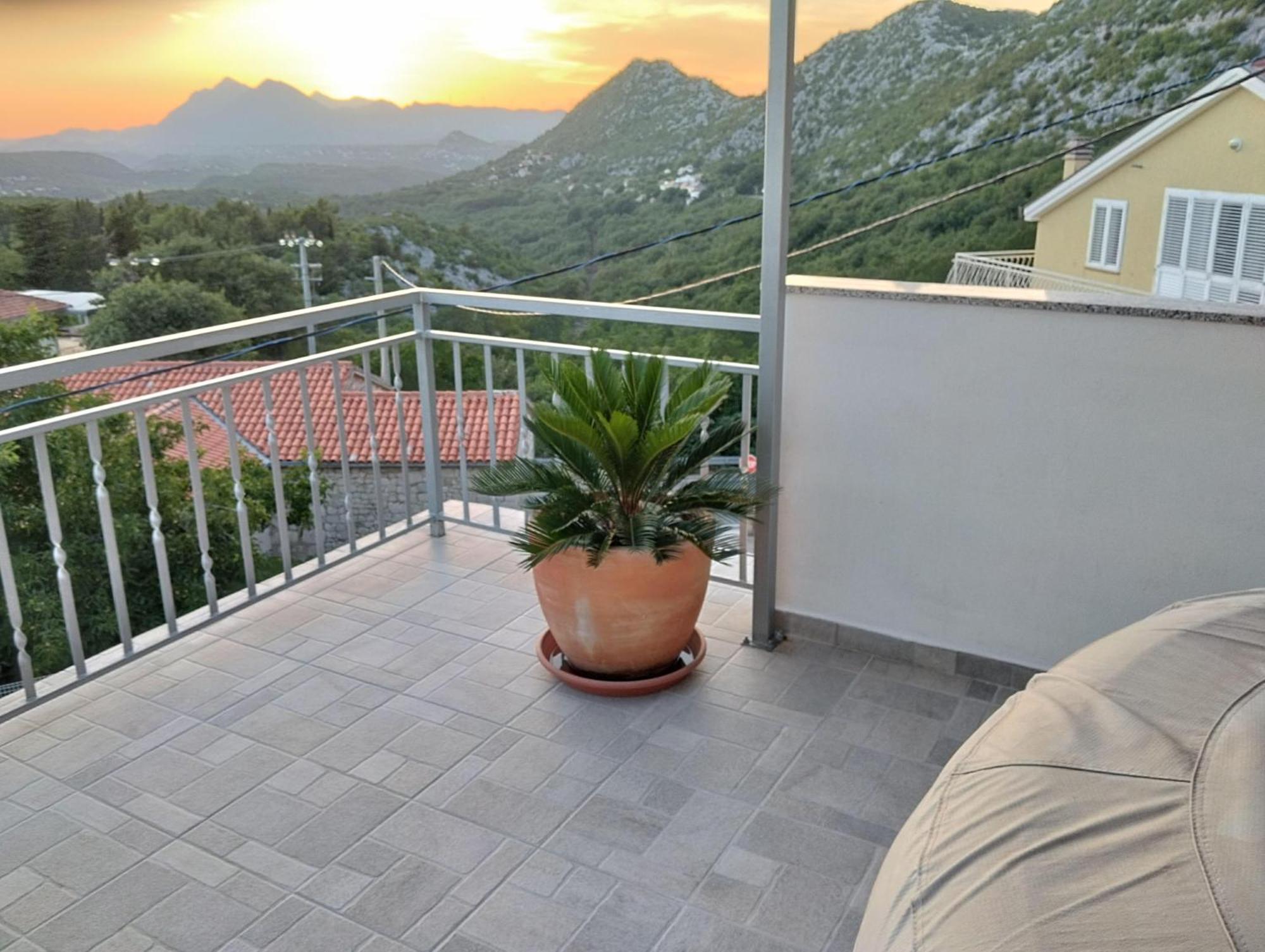 Holiday Home Horizonte With Jacuzzi Gornja Brela Exteriör bild